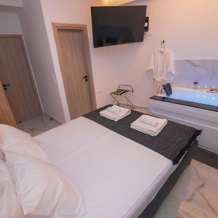 Zeos Finest Jacuzzi Suite Athena Bagian luar foto