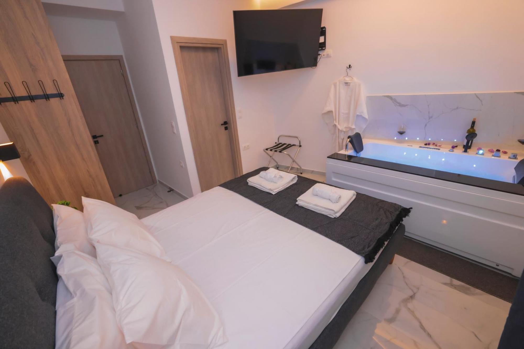 Zeos Finest Jacuzzi Suite Athena Bagian luar foto